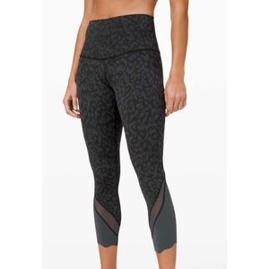 Lululemon Scalloped Hem sz 4 nwot